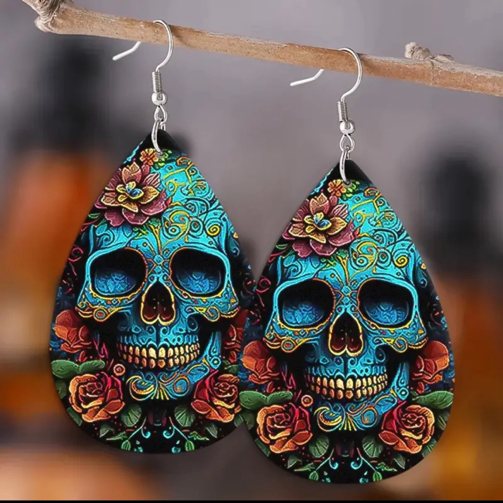 NWT! Halloween Day Of The Dead Christmas Pattern Faux Leather Earrings.